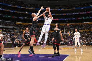 凭借灵活的 凭借灵活的